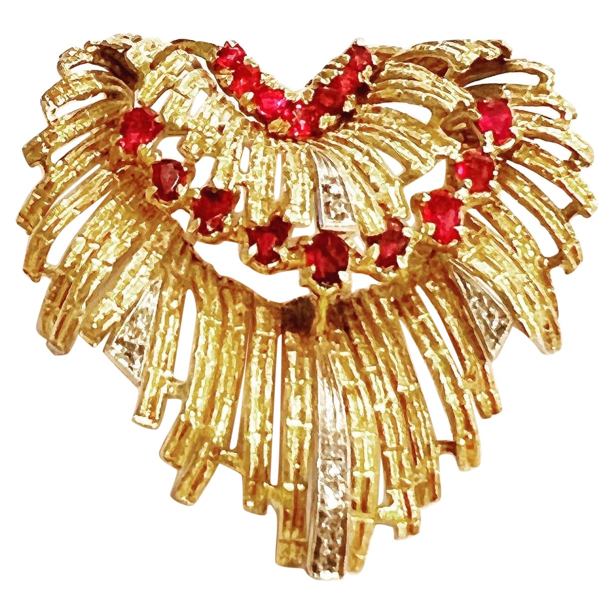 1950s Diamonds Rubys Nuanced 18K Yellow Gold Stylized Shell Brooch