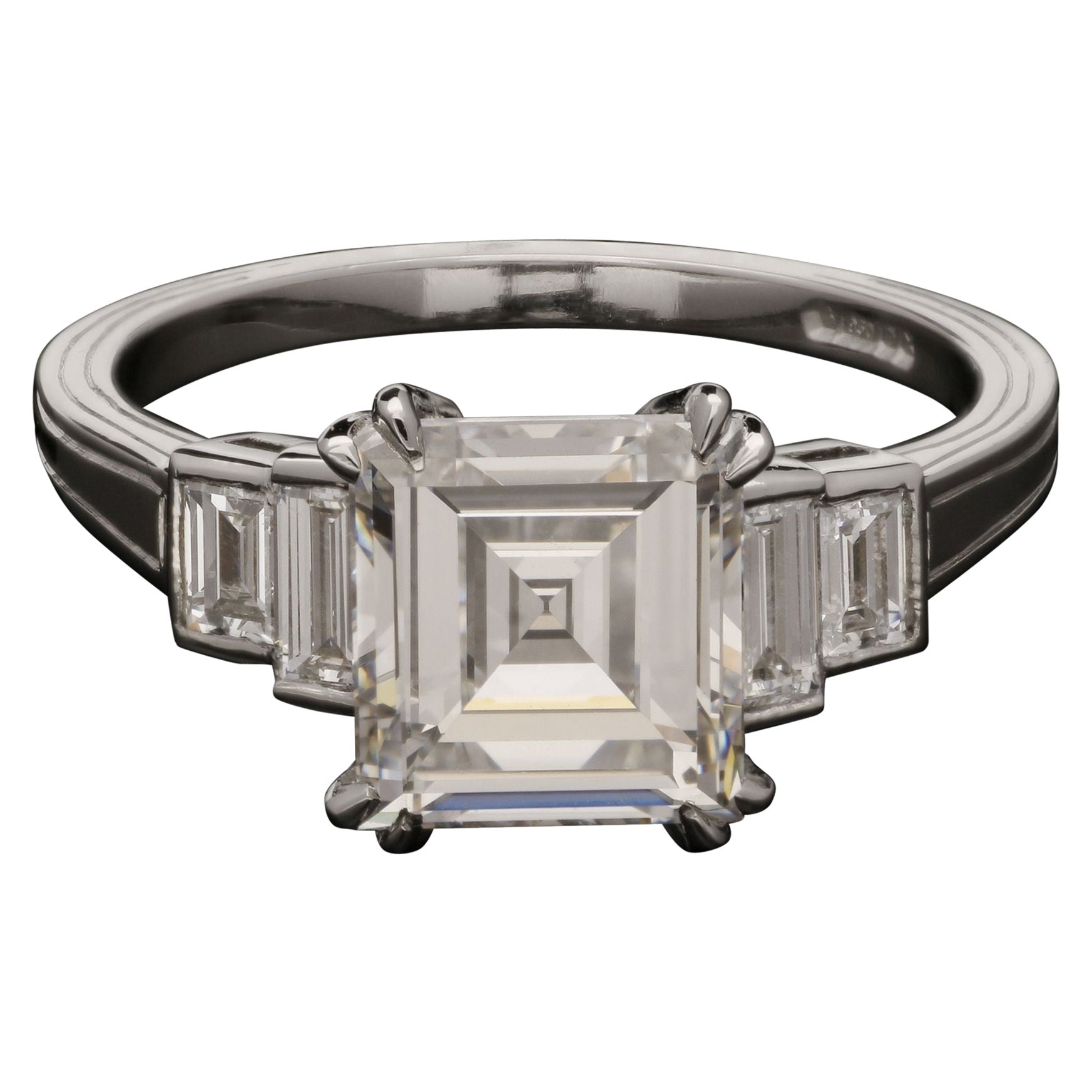 Hancocks 2.28ct Carre Cut Diamond and Platinum Ring Contemporary For Sale