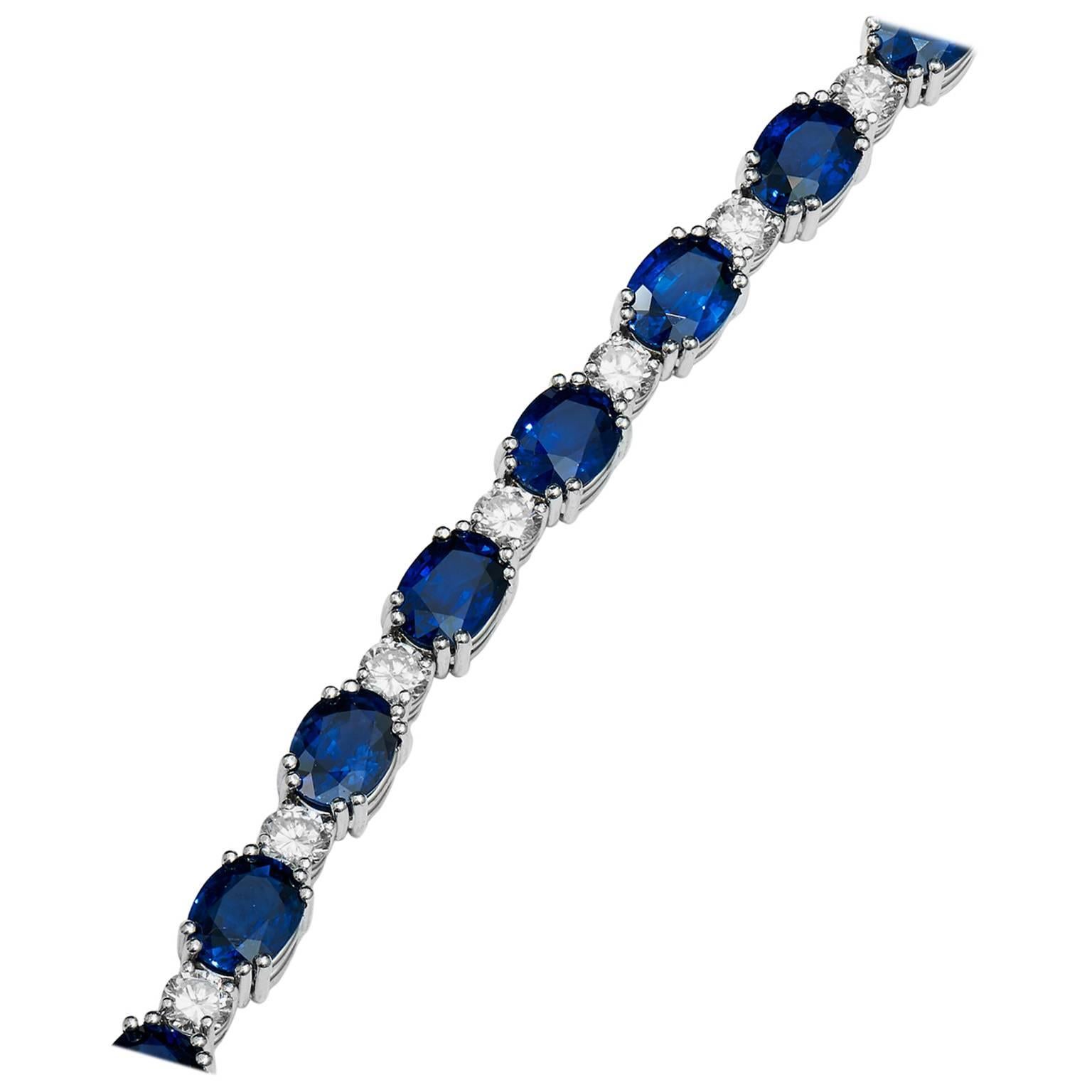 22.77 Carat Royal Blue Sapphires and 3.87 Carat Diamond Gold Tennis Bracelet For Sale