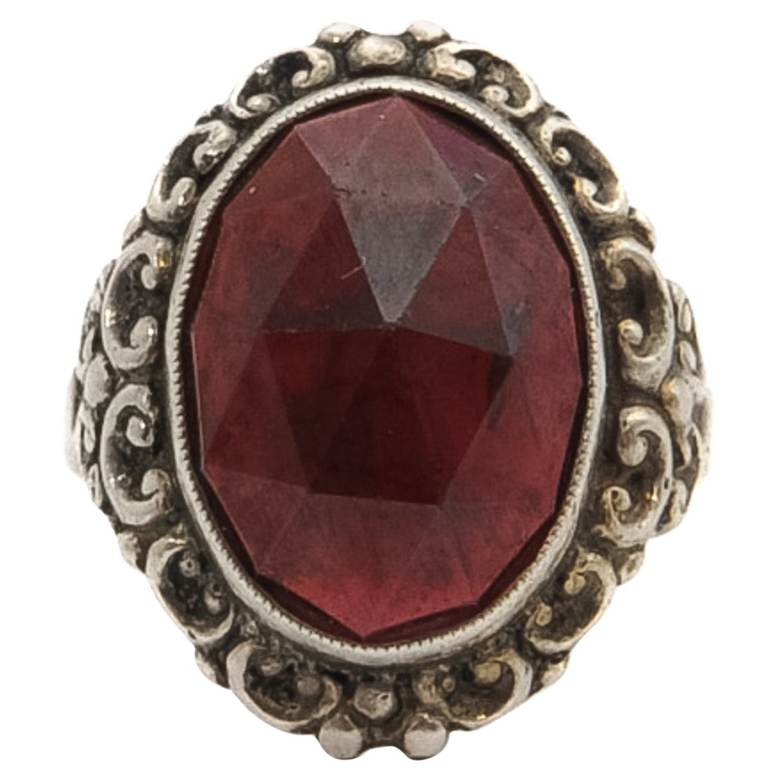 Vintage Garnet and Silver Chased Oval Ring For Sale