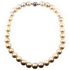 0.28 Carat White Diamond 510.0 Carat Australian Pearl White Gold Beaded Necklace