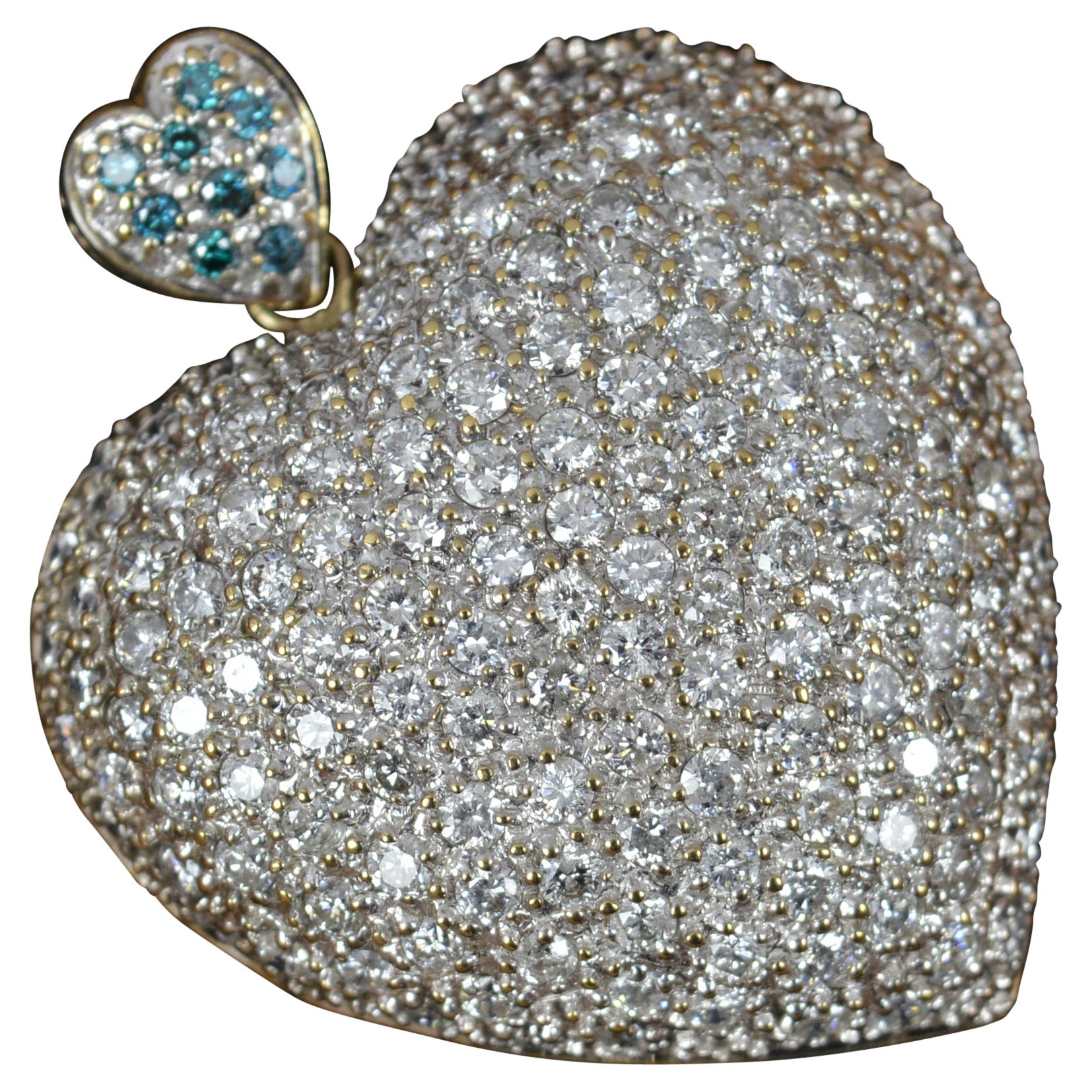 Stunning Natural 5.32ct Diamond and 9ct Gold Heart Shape Pendant For Sale