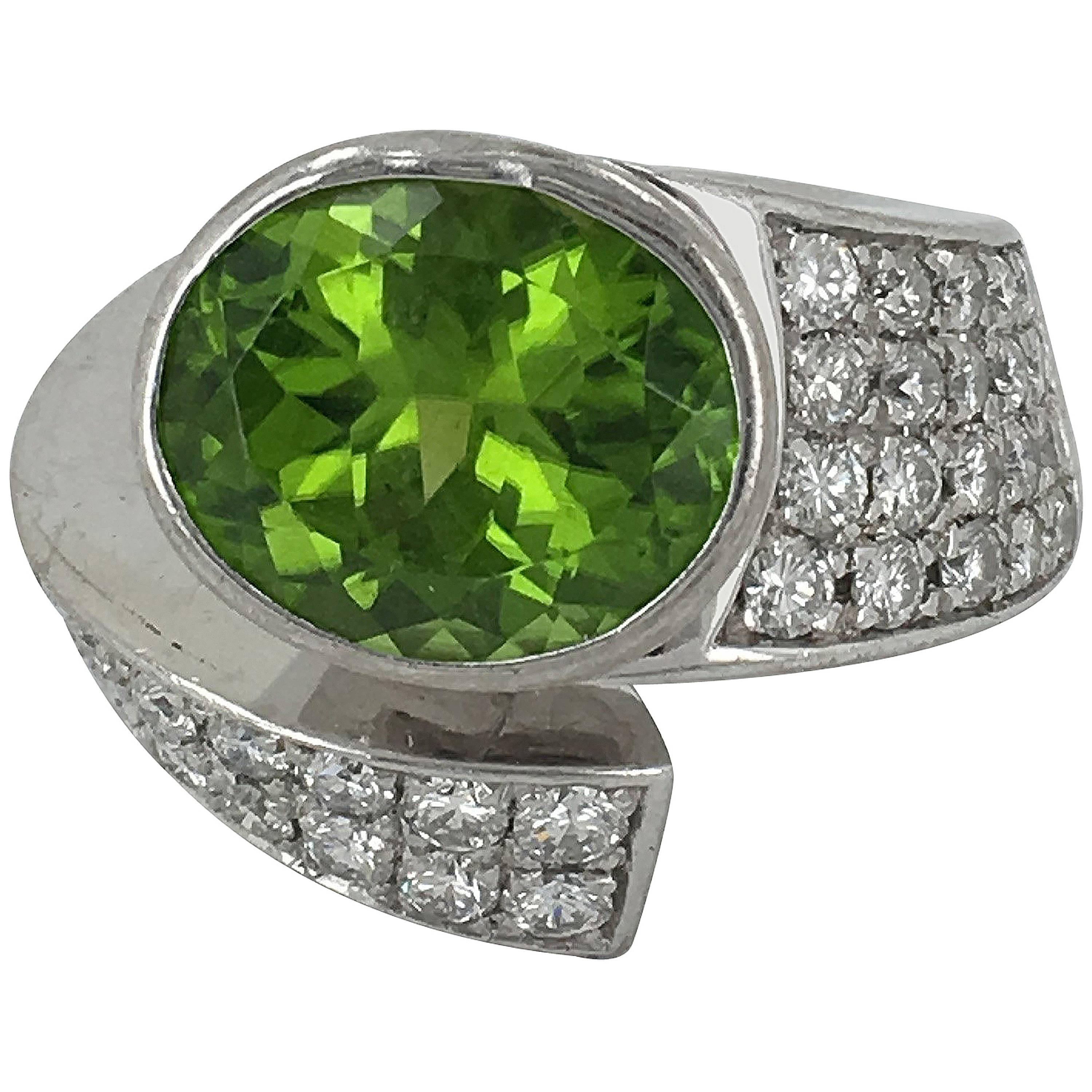 Peridot Diamond Gold Twist Dress Ring For Sale