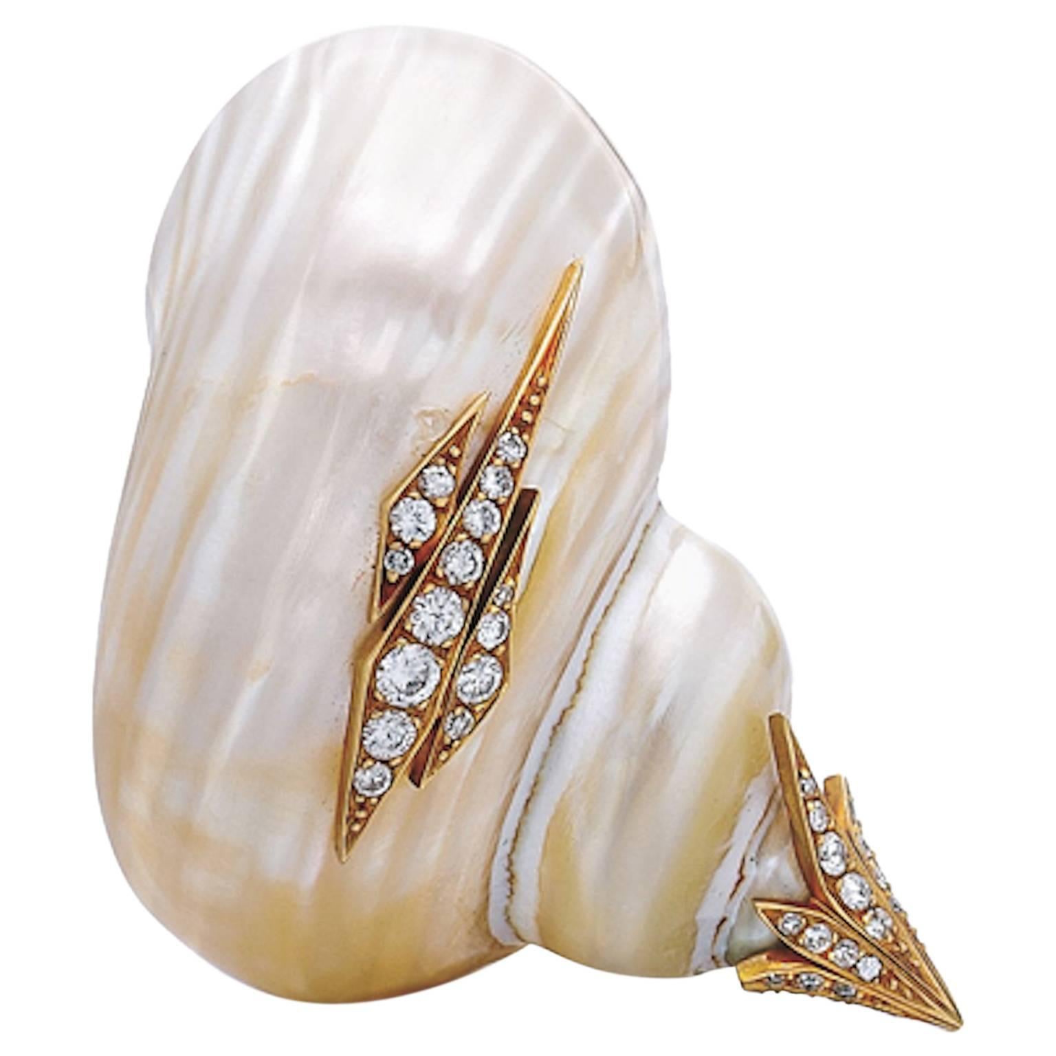 Sterlé Paris Diamond Gold Shell Brooch For Sale