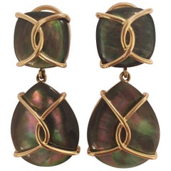 Pendants d'oreilles Abalone avec détails en or torsadé