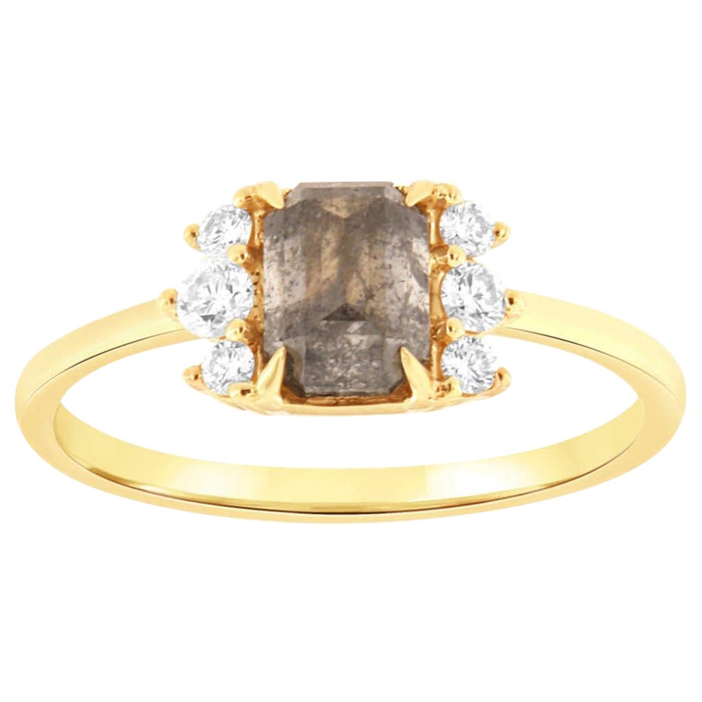 14K Yellow Gold 1.18 Carat Salt and Pepper Emerald Shape Diamond Ring For Sale