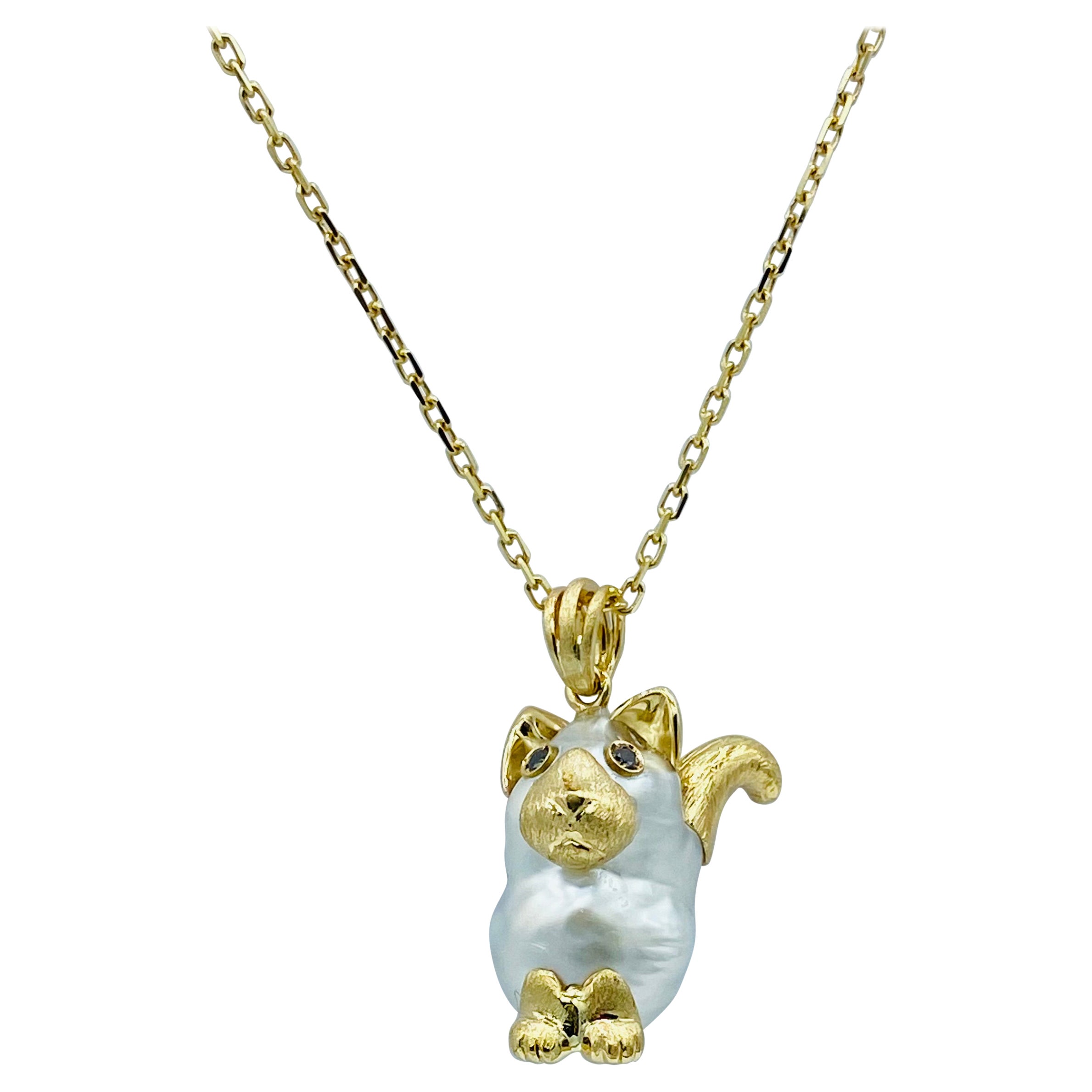 Pendentif/ collier chat en or jaune 18 carats avec perles d'Australie et diamants noirs en vente