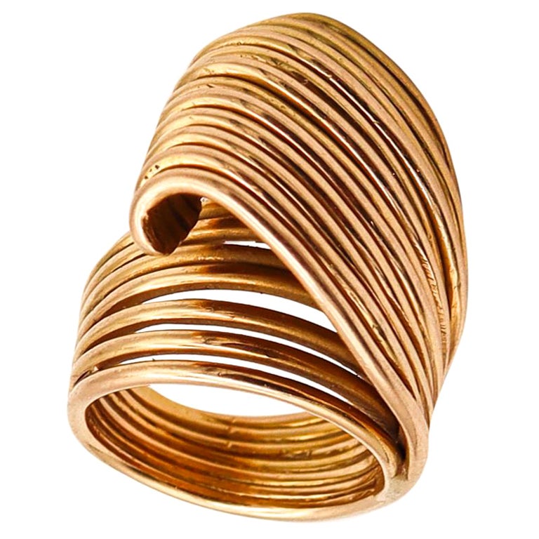 Art Deco 1940 Retro Sculptural Wired Ring in Solid 18Kt Yellow Gold For Sale