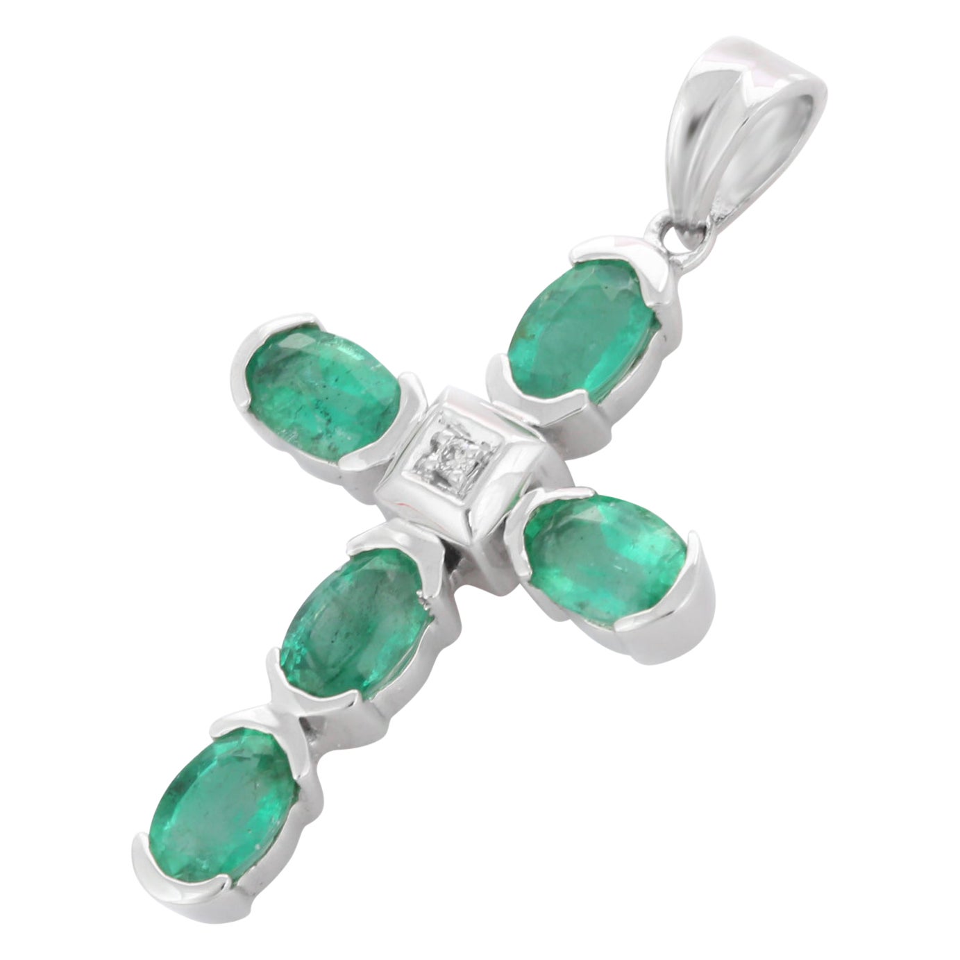 Emerald Cross Pendant with Diamond in 18K White Gold For Sale
