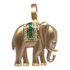 Elephant Emerald Pendant Diamonds 18K Yellow Gold Good Luck, 2000