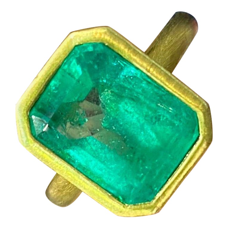 Certified 4.30 Carat Colombian Emerald Engagement Ring For Sale
