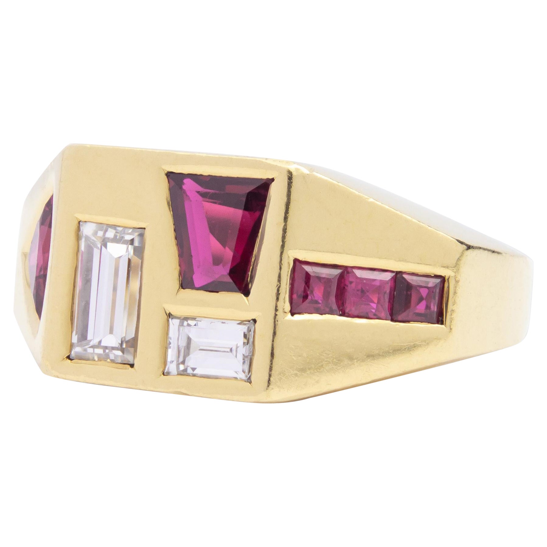 Handgefertigter geometrischer Ring aus 18 Karat Gold, Rubin & Diamant im Angebot