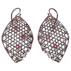 Boucles d'oreilles pendantes en or 18K avec rubis et démantoïde