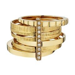 18 Karat Plisse Yellow Gold Ring with Vs-Gh Diamonds