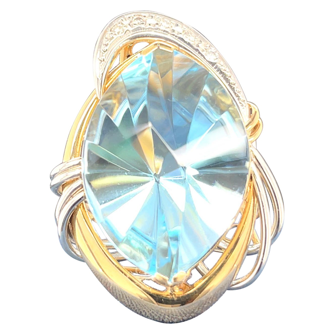 Anillo de oro amarillo de 8 quilates y platino con aguamarina y diamantes de 14,50 ct