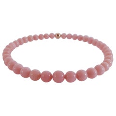 Collier de perles rondes en or rose 18 carats avec opale rose
