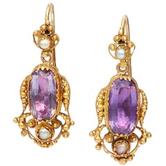 Georgianische tropfenförmige Ohrringe aus 18 Karat Gold mit Amethyst und Perle, um 1830