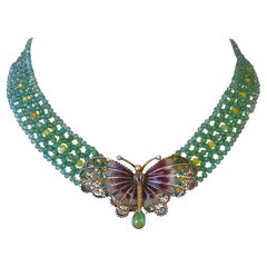Marina J Grüne Halbedelstein-Halskette mit emaillierter Vintage-Schmetterlingsbrosche