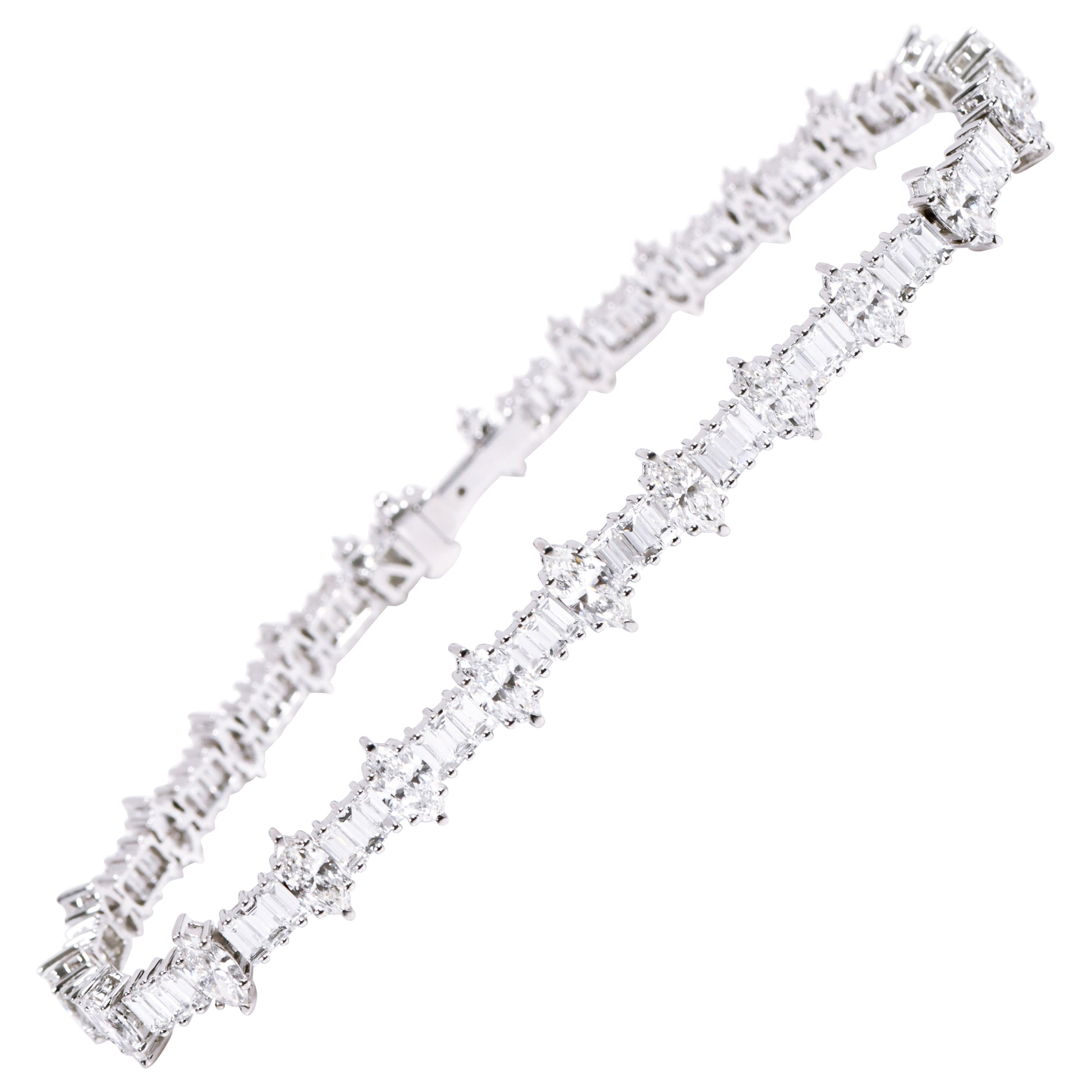 18 Karat White Gold 7.77 Carat Solitaire Diamond Tennis Contemporary Bracelet