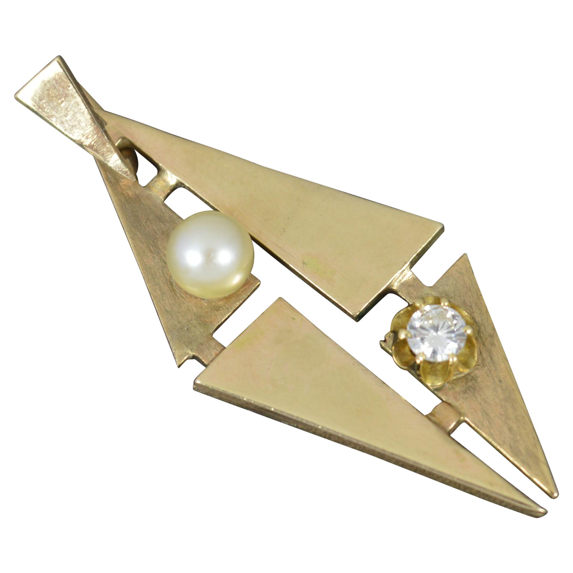 Stylish Retro 9 Carat Gold Vs Diamond and Pearl Pendant For Sale