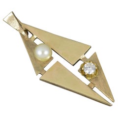 Stylish Vintage 9 Carat Gold Vs Diamond and Pearl Pendant