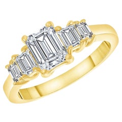 1,10 ct. tw. Verlobungsring mit fünf Diamanten im Smaragdschliff ( 0,50 ct. Zentrum Di