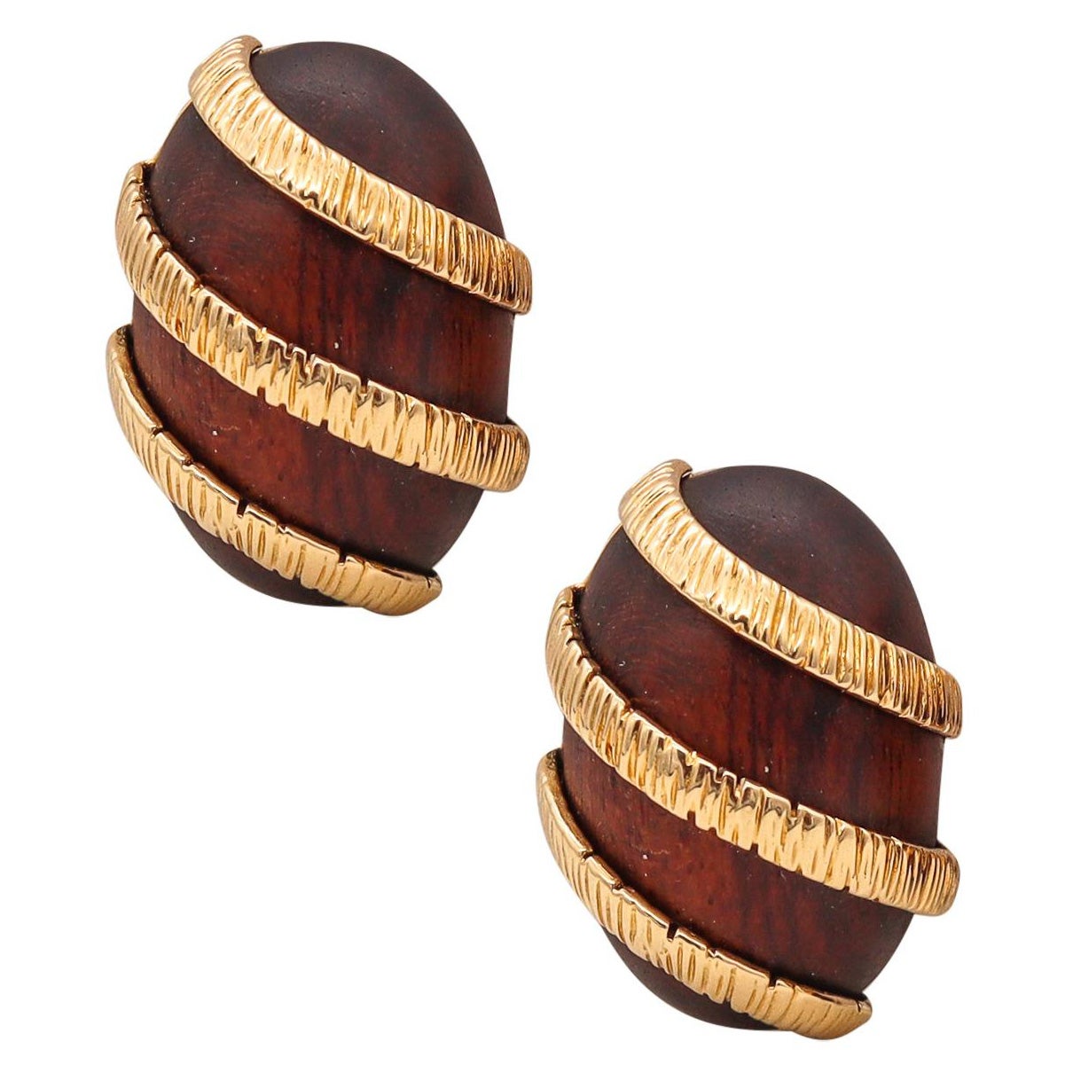 Cartier Paris 1970 Very Rare Earrings in Textured 18Kt Gold and Carved Rose Wood For Sale