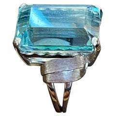 20 Carat Natural Emerald Cut Aquamarine Cocktail Ring 14 Karat Gold, Estate