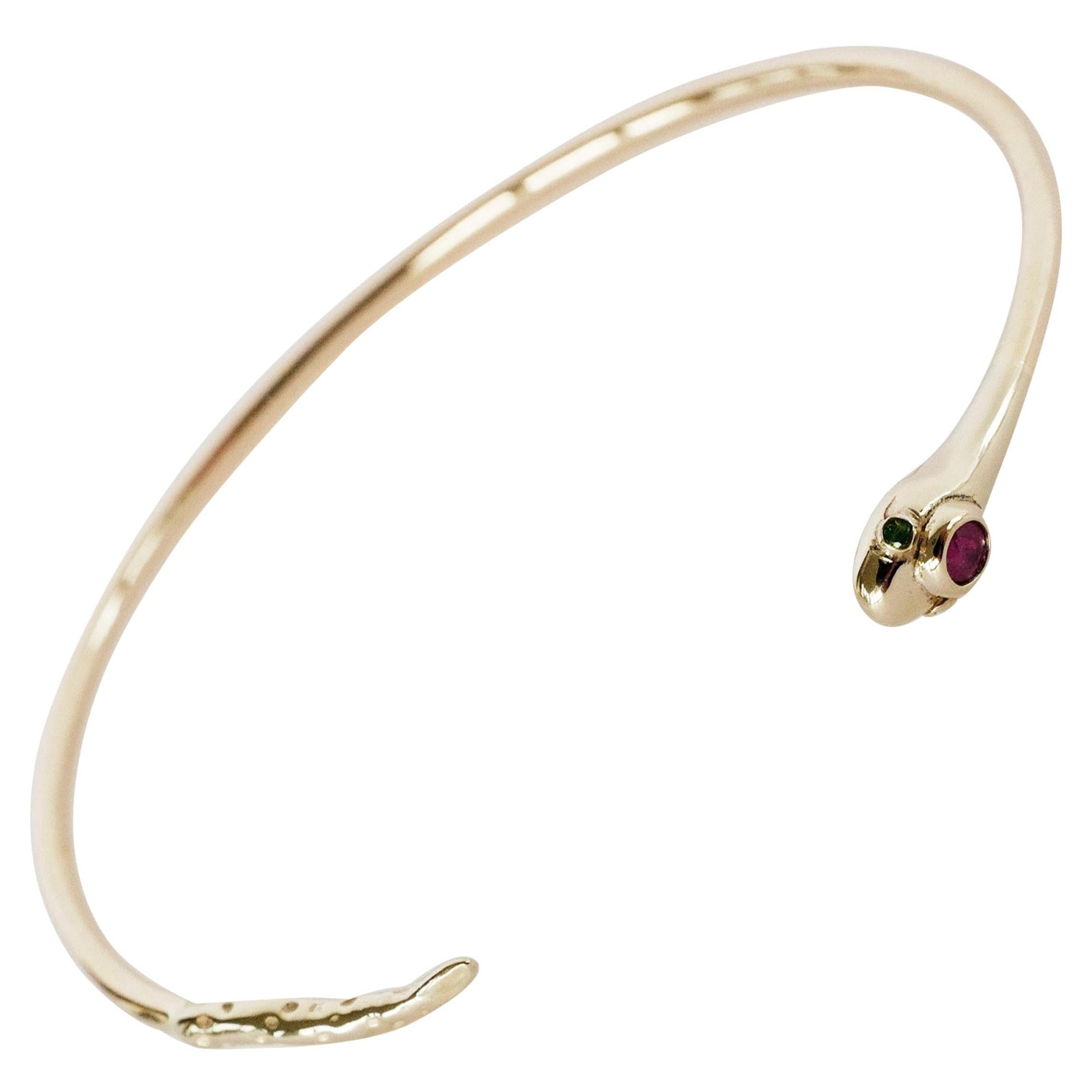 J Dauphin Bracelet manchette jonc serpent en bronze avec émeraude et rubis en vente