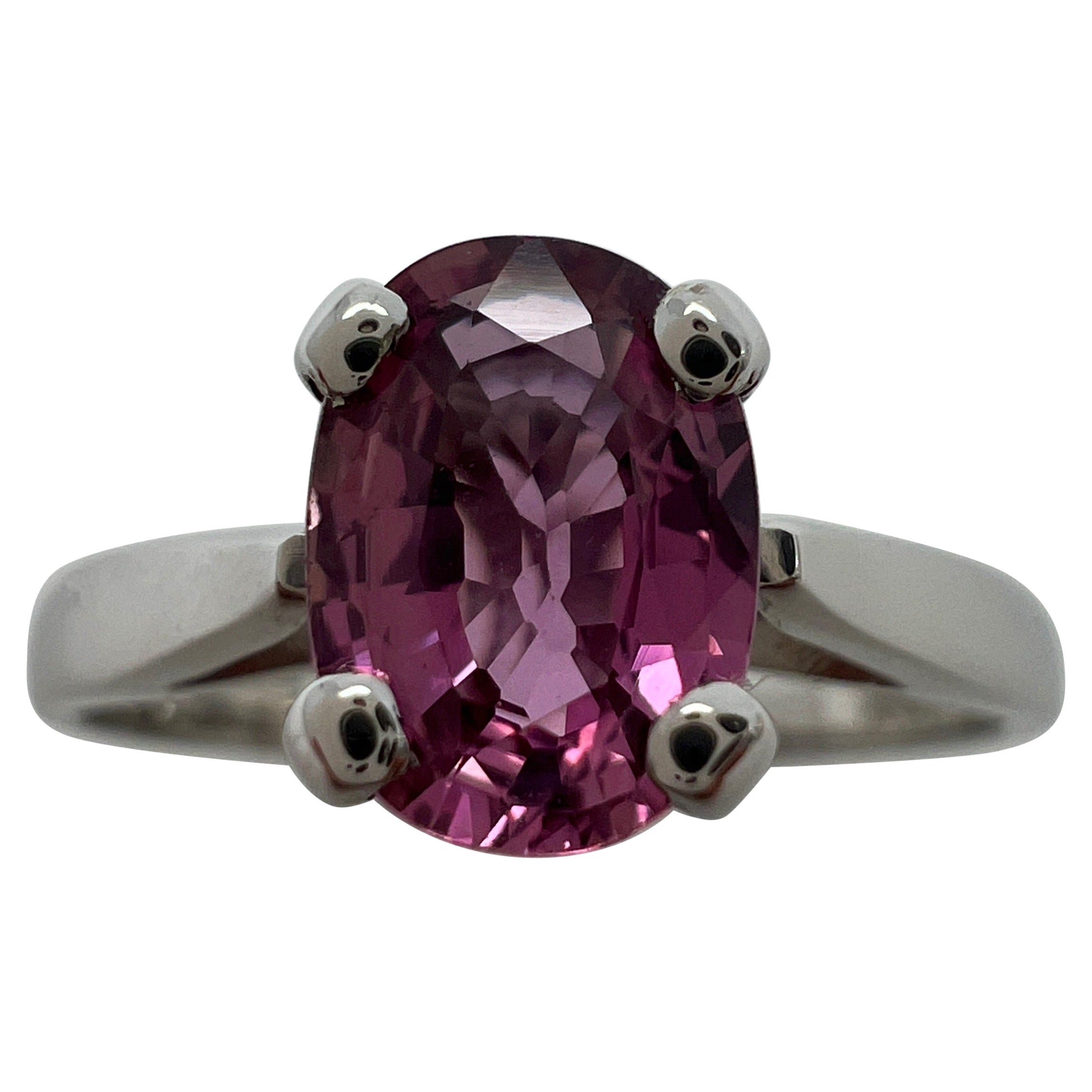 Bague solitaire en or blanc 18 carats avec saphir rose vif de 1,05 carat de taille ovale, de qualité naturelle en vente