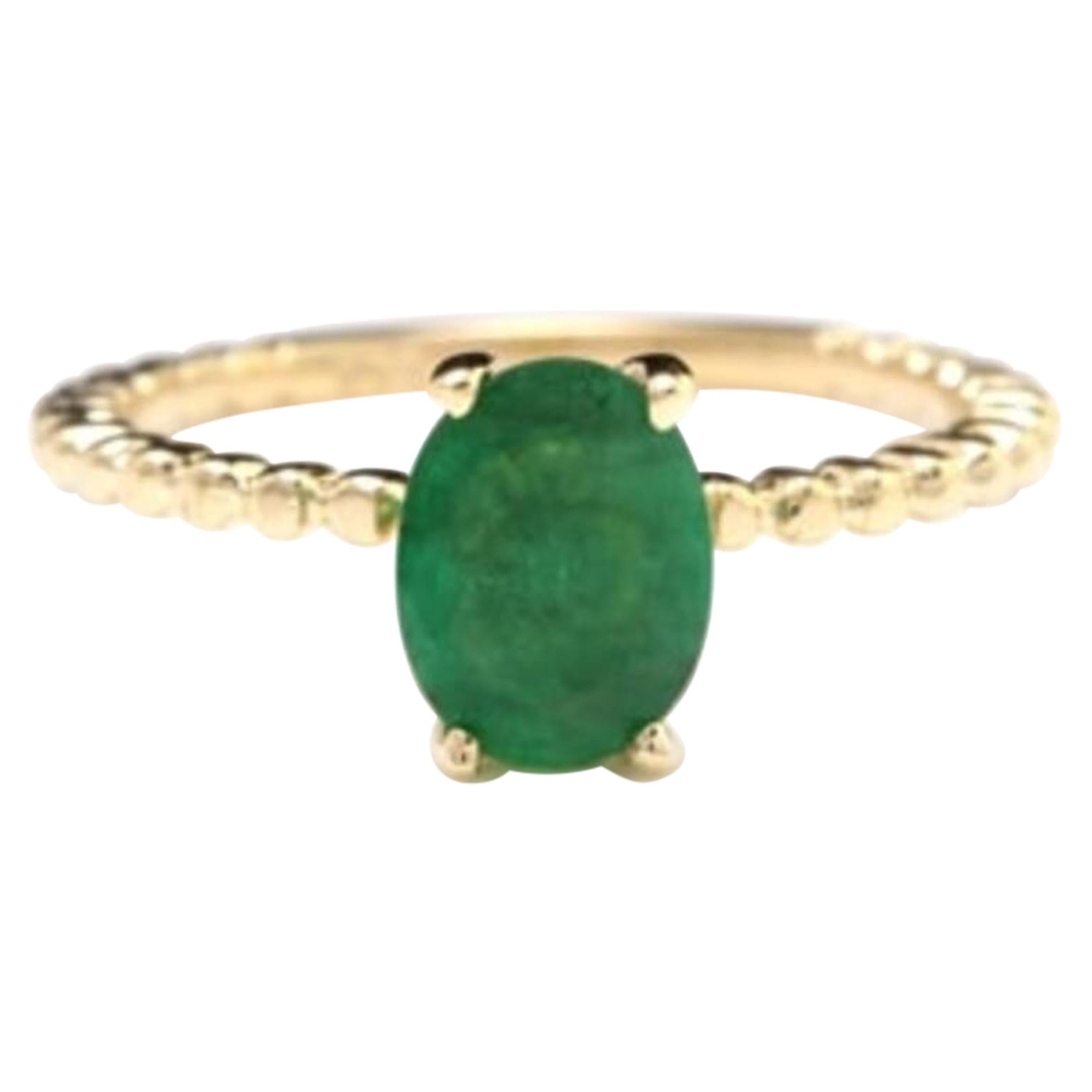 1.20 Carat Exquisite Natural Emerald 14 Karat Solid Yellow Gold Ring For Sale