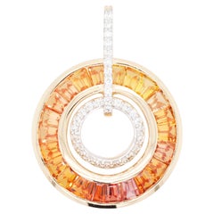 Pendentif circulaire de style Art déco en or 18 carats avec saphirs jaunes, baguettes et diamants