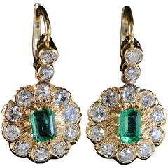  1.50 Carats Emeralds 2.80 Carats Old Mine Cut Diamonds Gold Earrings