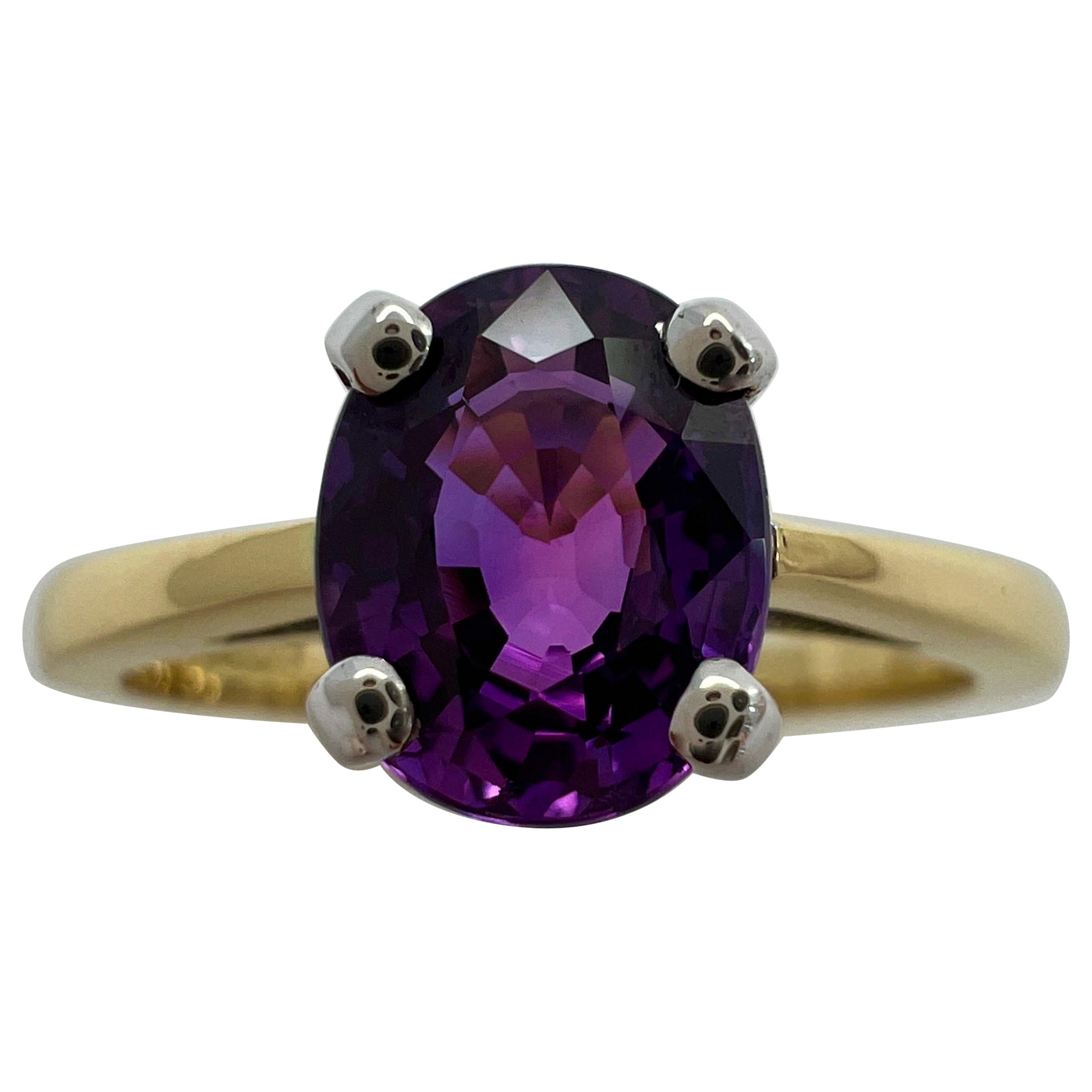 Bague solitaire en or 18 carats avec saphir violet profond naturel de 1,59 carat de taille ovale en vente