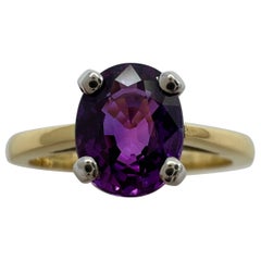 Bague solitaire en or 18 carats avec saphir violet profond naturel de 1,59 carat de taille ovale