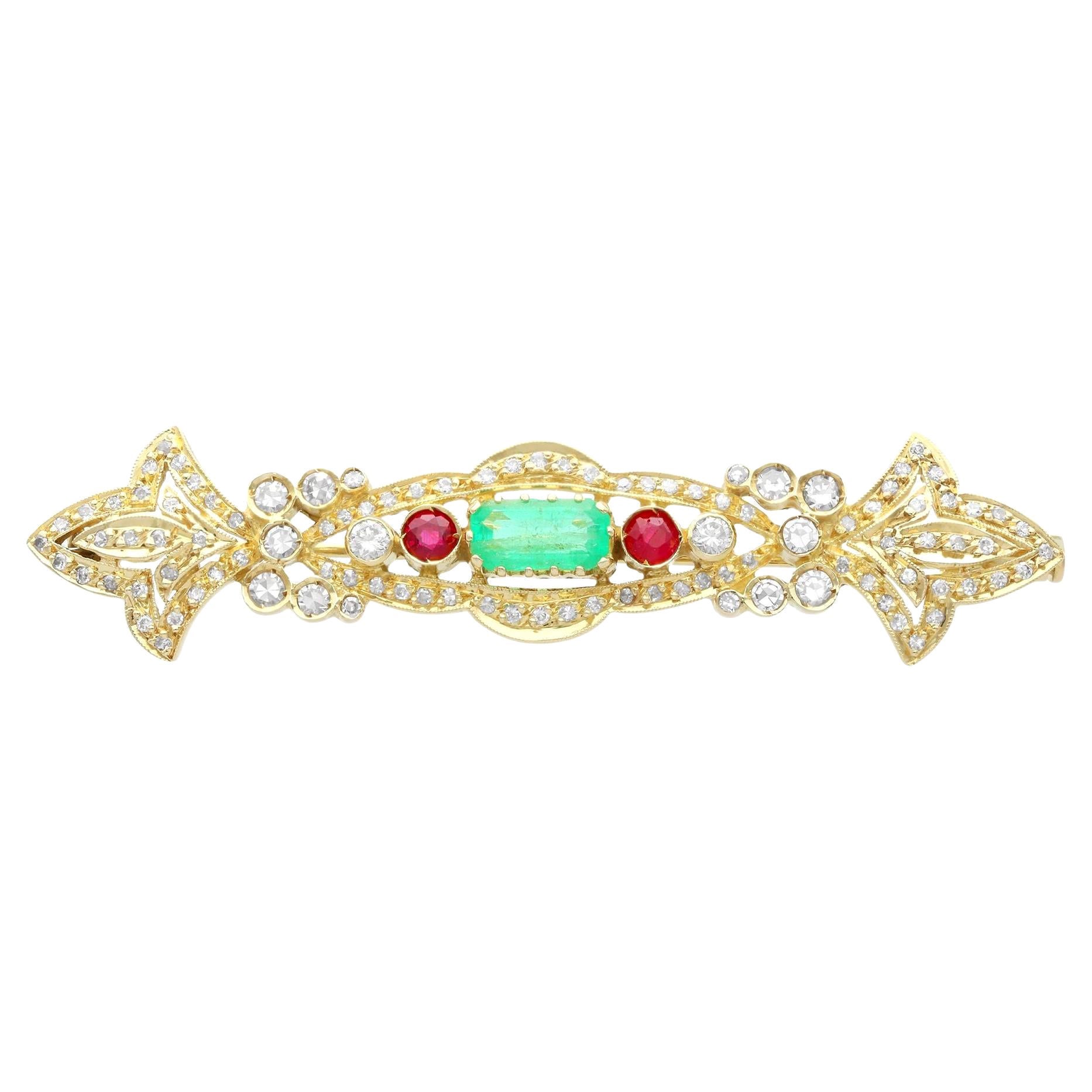 Broche vintage de oro amarillo con rubí esmeralda y diamantes de 1,04 quilates