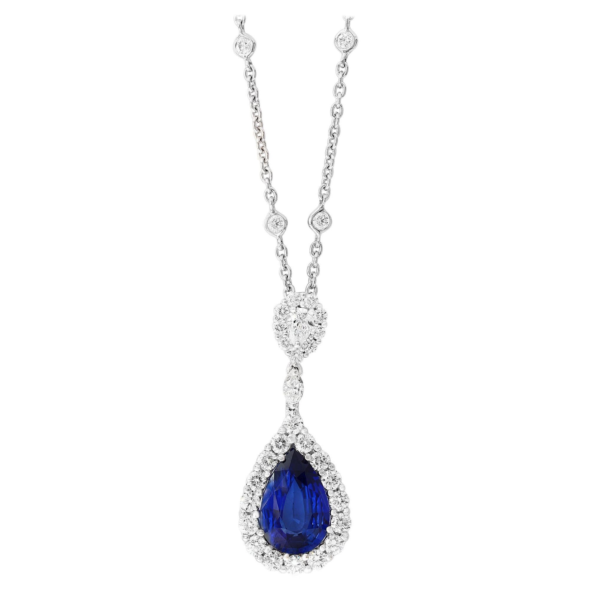 Collier pendentif halo de saphirs bleus et diamants en forme de poire de 5,10 carats
