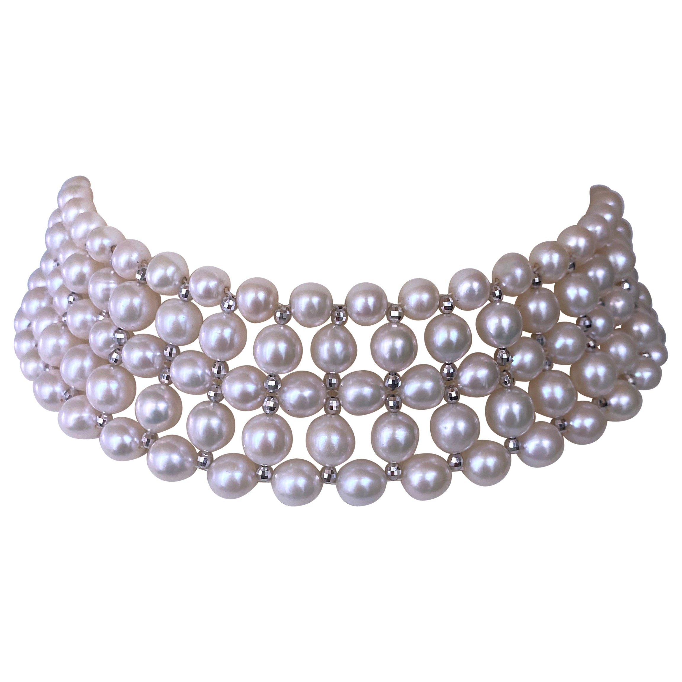 Marina J., tour de cou en perles tissées avec accents disco en métal rhodié argenté en vente