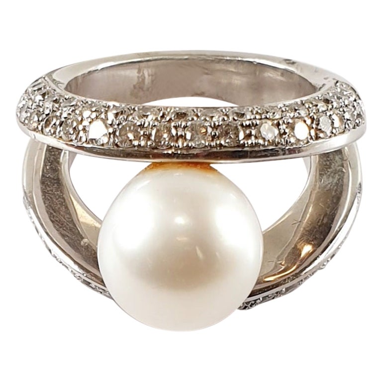 Pradera Ocean Ring with Cultivated Pearl and and Pavée of Diamonds For Sale