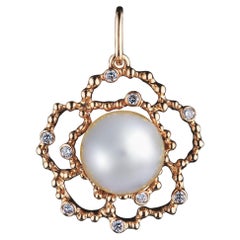 18 Karat Yellow Gold White South Sea Pearl and Diamonds Pendant