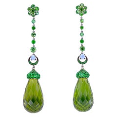 Boucles d'oreilles longues Leon Mege en tsavorite ambrée verte, grenat et pierres de lune