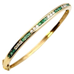 Bracelet jonc étroit à charnières en or jaune 14 carats avec émeraudes et diamants