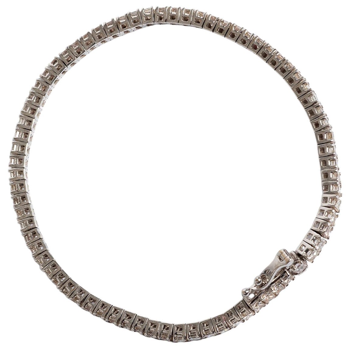 Beautiful White Gold Diamond Tennis Bracelet, Approx 5.06ct, Classical Piece For Sale