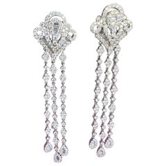 Glamorous 16.5 Carat Diamond Fleur De Lis Chandelier 18k White Gold Earrings