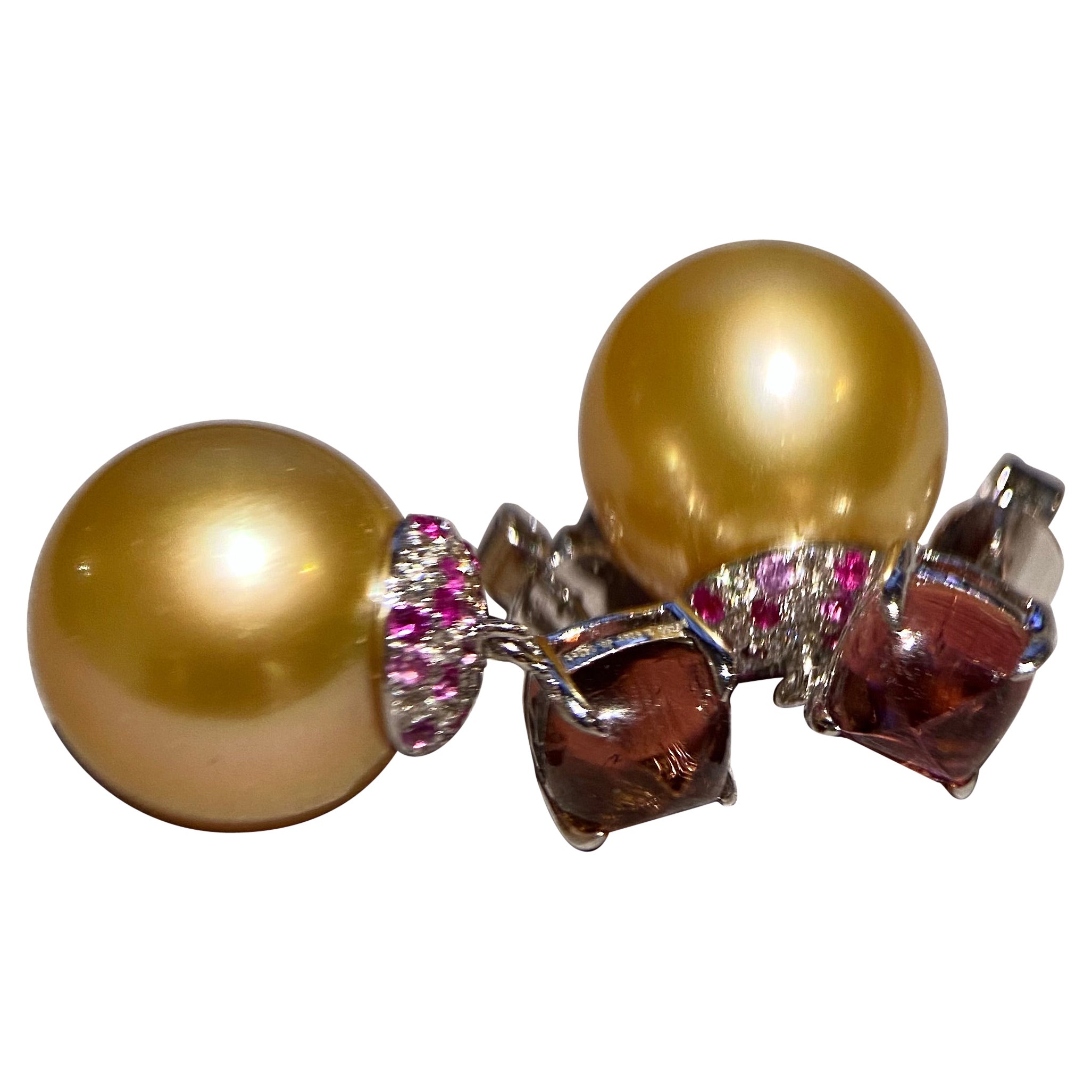 Boucles d'oreilles en or blanc 18 carats avec émeraude, rubis, diamant et perle des mers du Sud