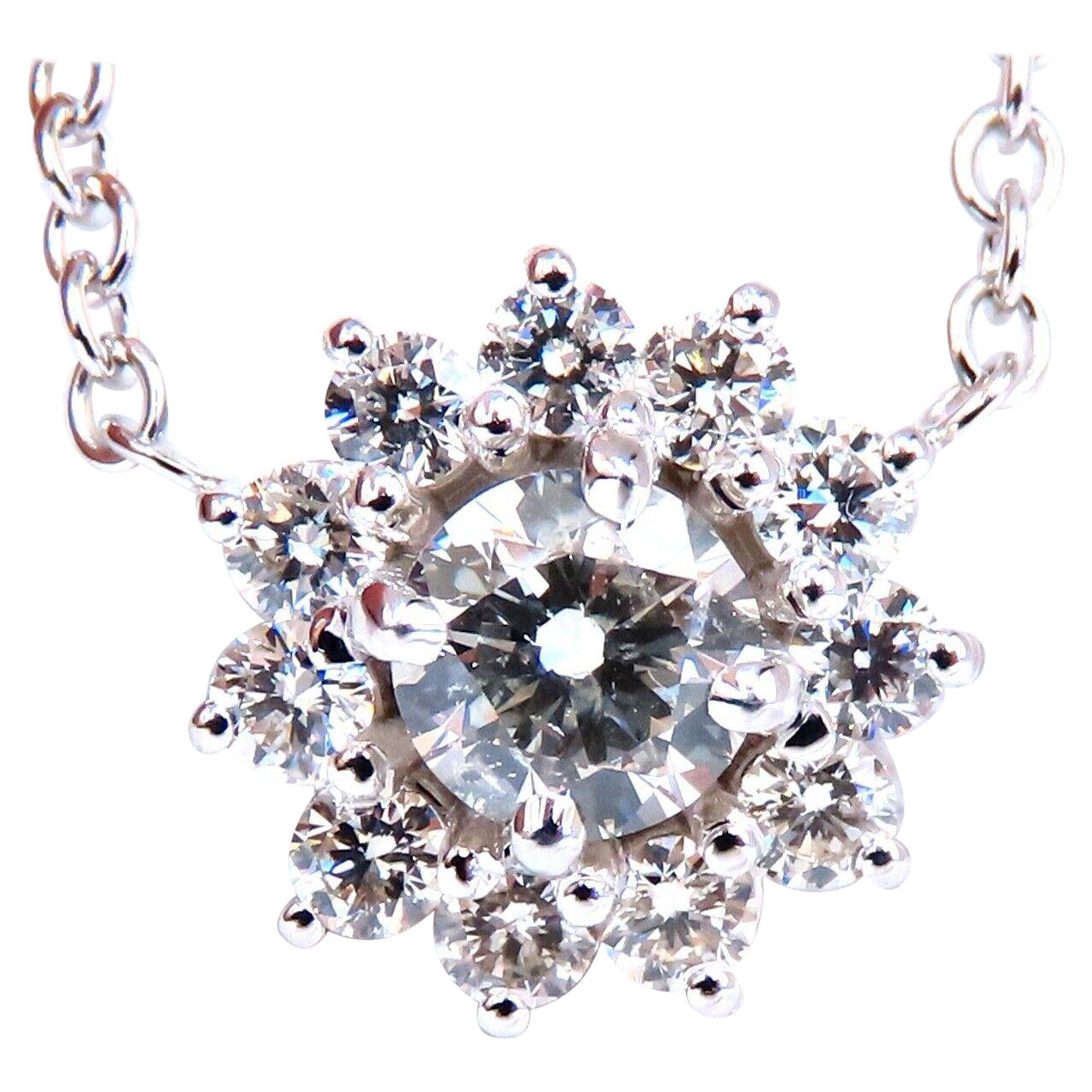Collier en or 14 carats avec grappe de diamants naturels de 1,40 carat et halo de diamants en vente