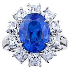 Bague en platine avec saphir bleu ovale de 7,43 carats et diamants