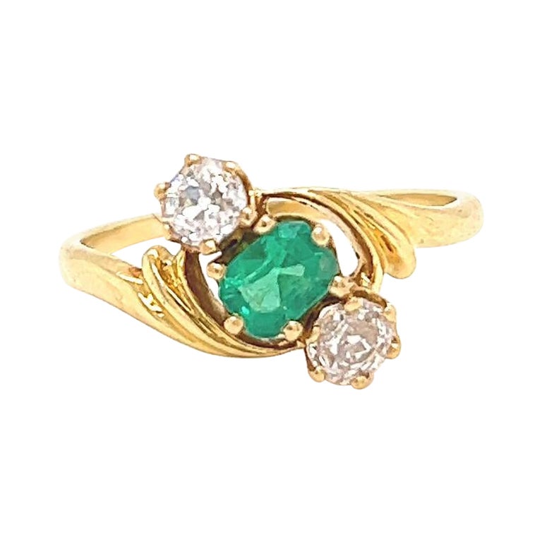 Antique Emerald Old Mine Cut Diamonds 18 Karat Yellow Gold Three Stone Ring