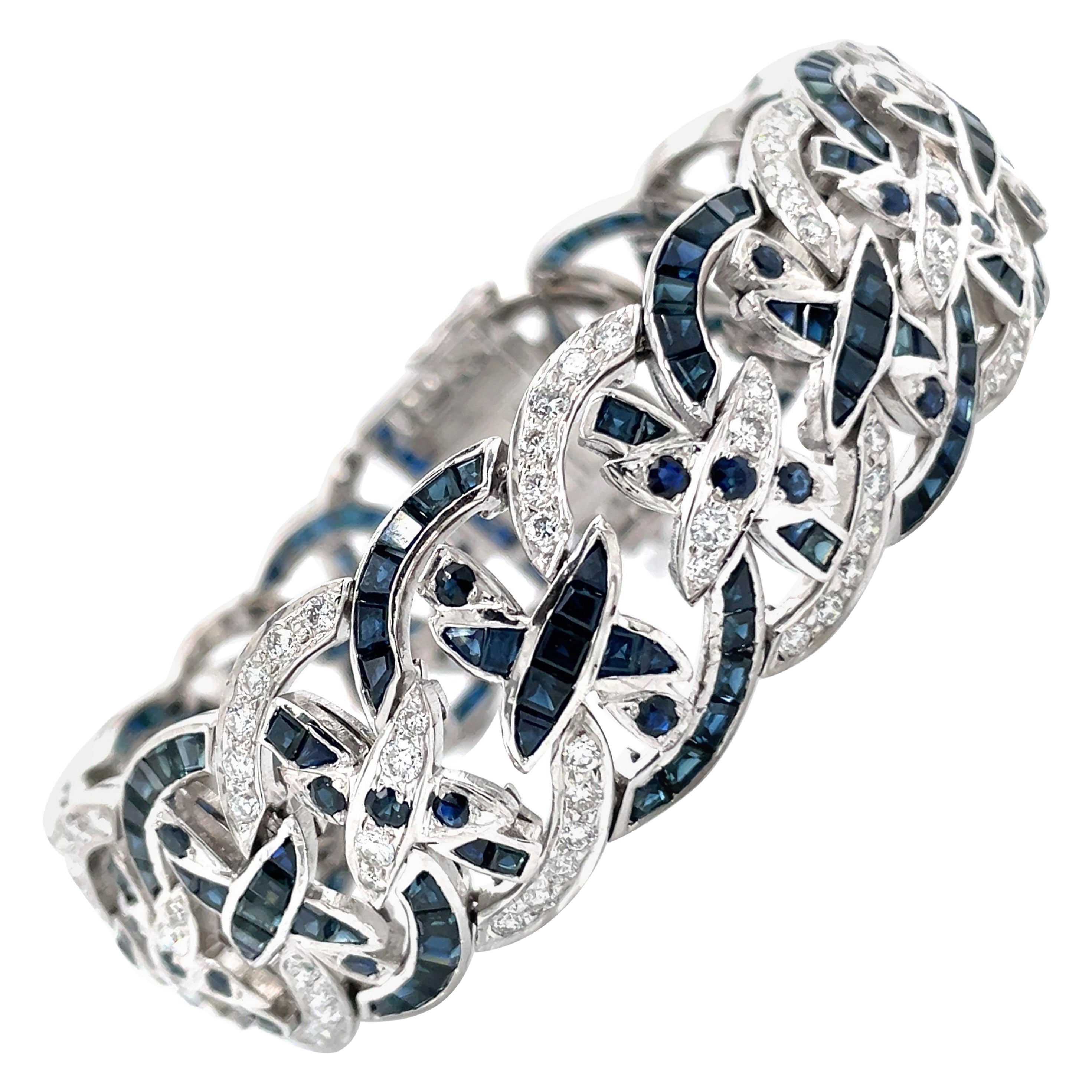 Bracelet large en or blanc 18 carats avec saphirs en forme de "X" et diamants 18 carats