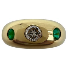 Cartier, bague gitane française vintage à trois pierres en or jaune 18 carats avec diamants et émeraudes